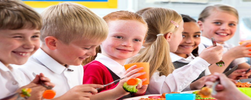 School children eating their lunch